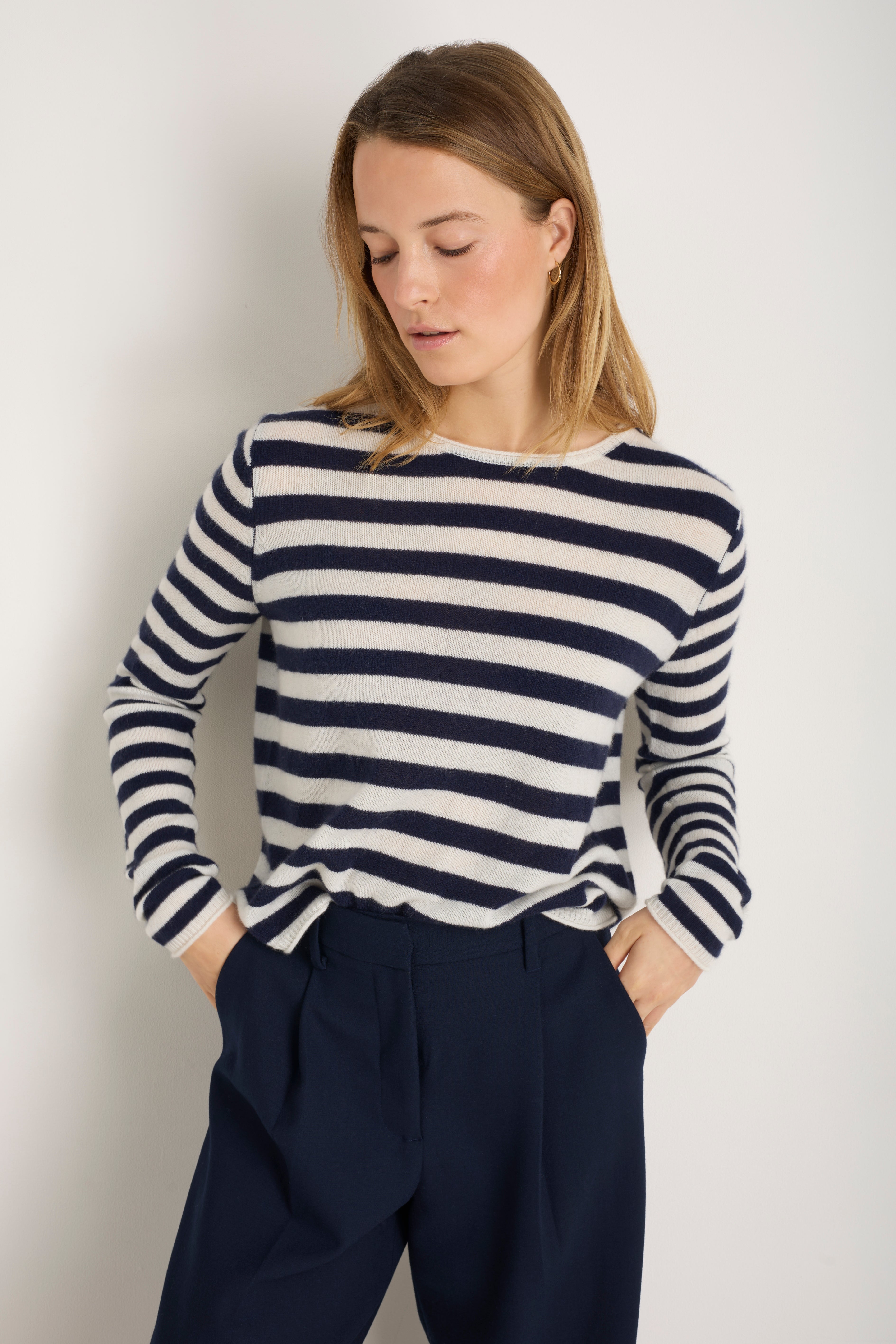 Chrissie Cashmere Jumper - Ecru/Midnight Stripe