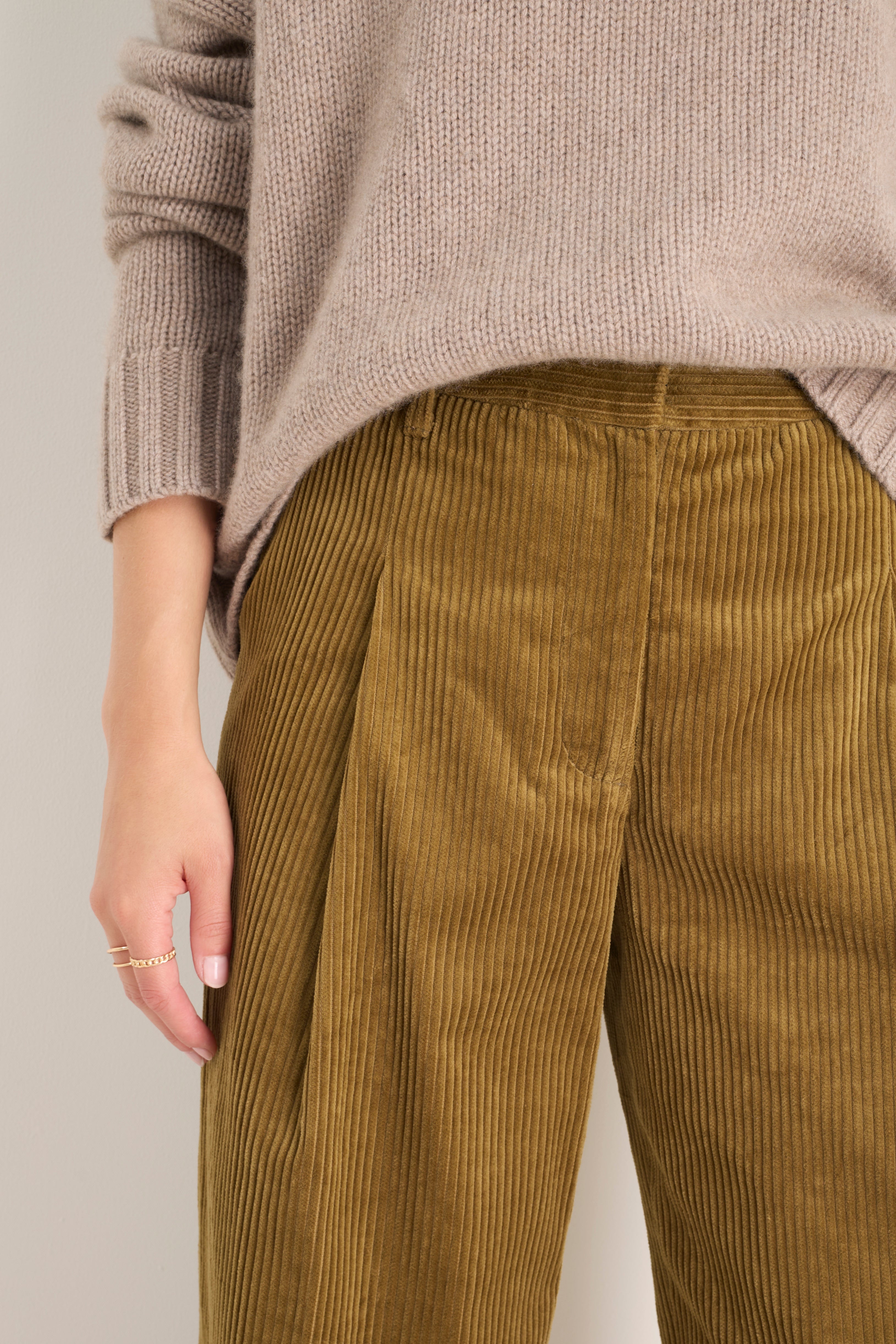 DB X Wyse Pleat Cord Trouser - Dark Chartreuse
