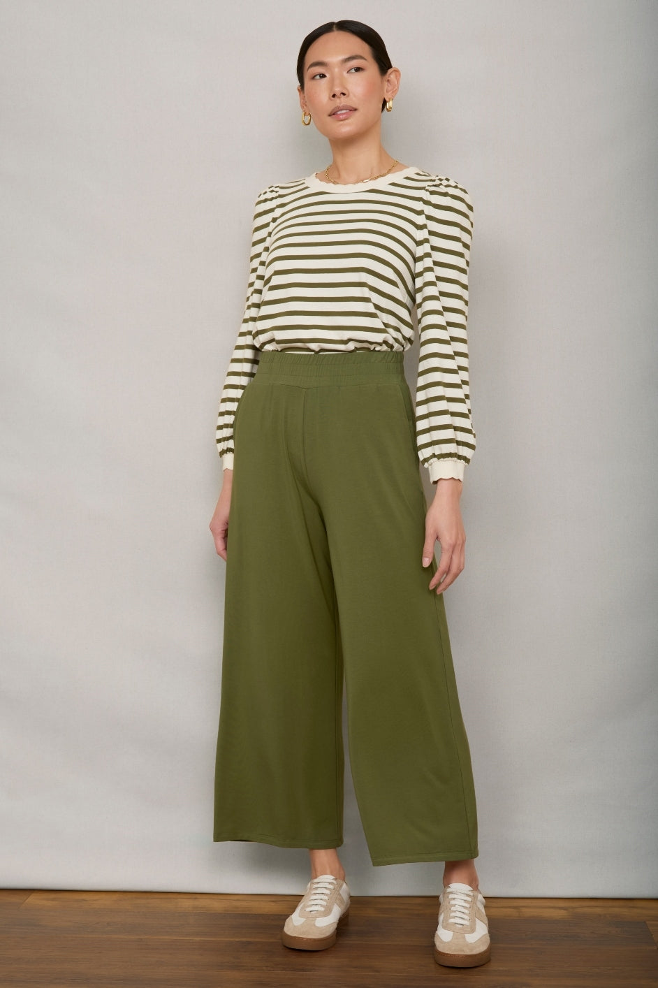 Delphine Cropped Pull On Trouser - Sage Green