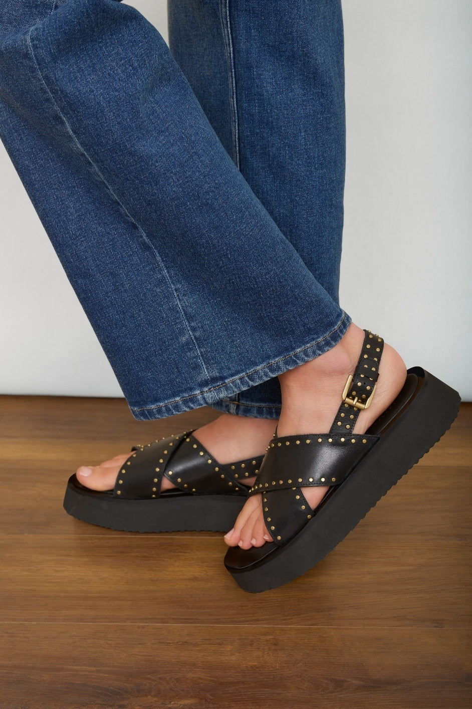 Fern Cross Over Platform Sandal - Black