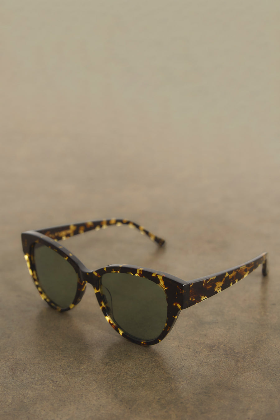 WYSE x FINLAY Henrietta Sunglasses - Turtle