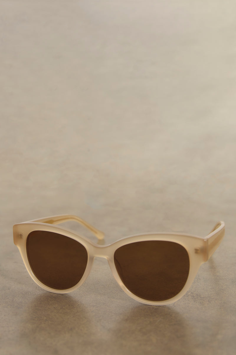 WYSE x FINLAY Henrietta Sunglasses - Nude