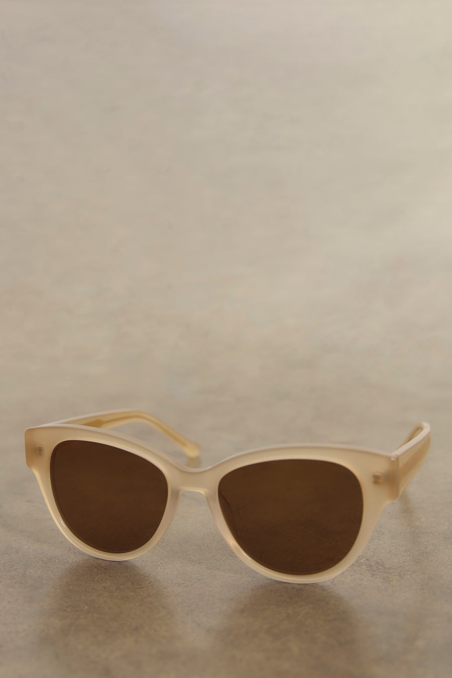 WYSE x FINLAY Henrietta Sunglasses - Nude